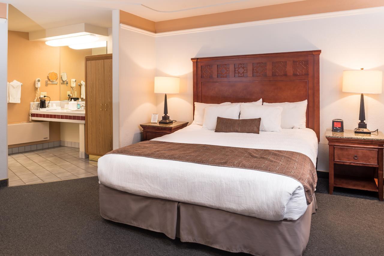 Laurel & Conference Center Hotel Salinas