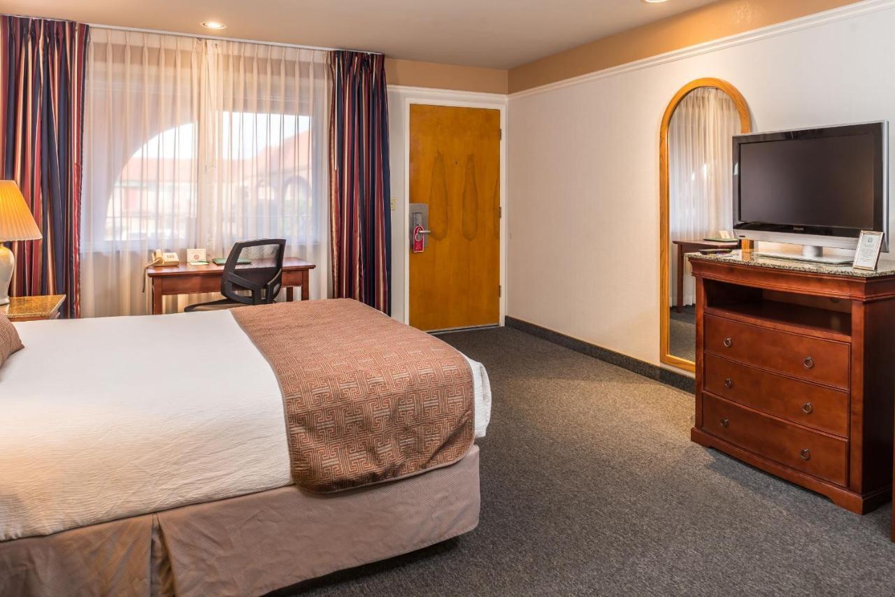 Laurel & Conference Center 3*