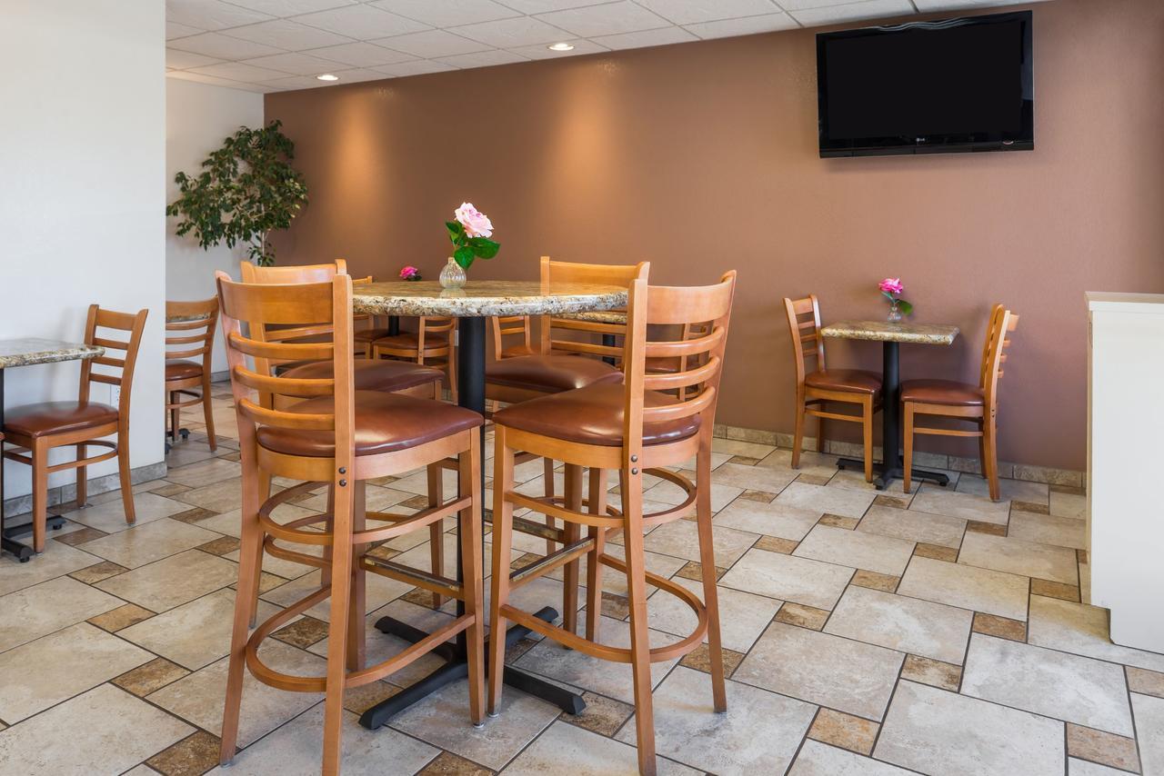 Laurel & Conference Center Hotel Salinas