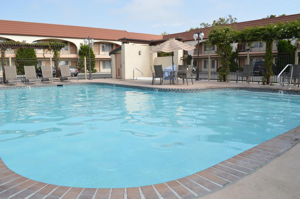 Hotel Laurel & Conference Center