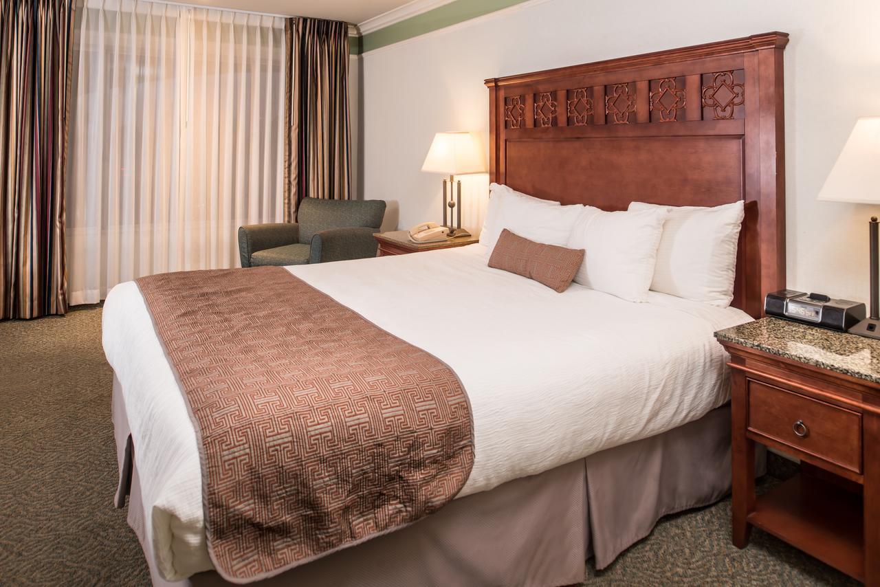 Laurel & Conference Center 3*