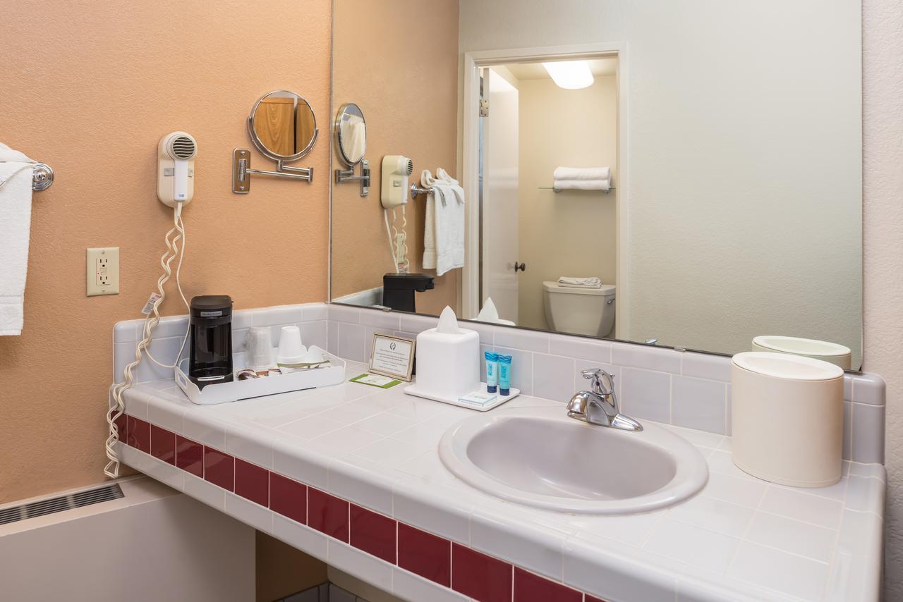 Laurel & Conference Center 3* Salinas