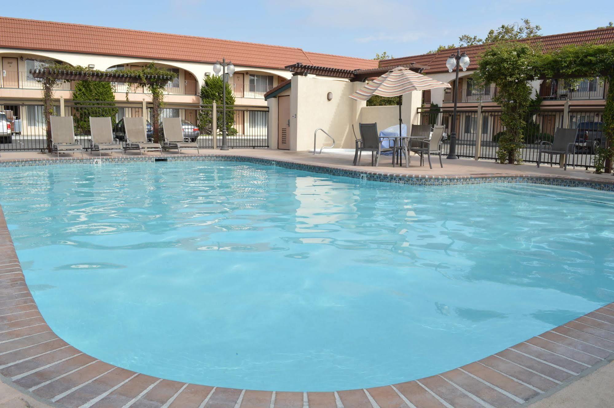 Hotel Laurel & Conference Center Salinas