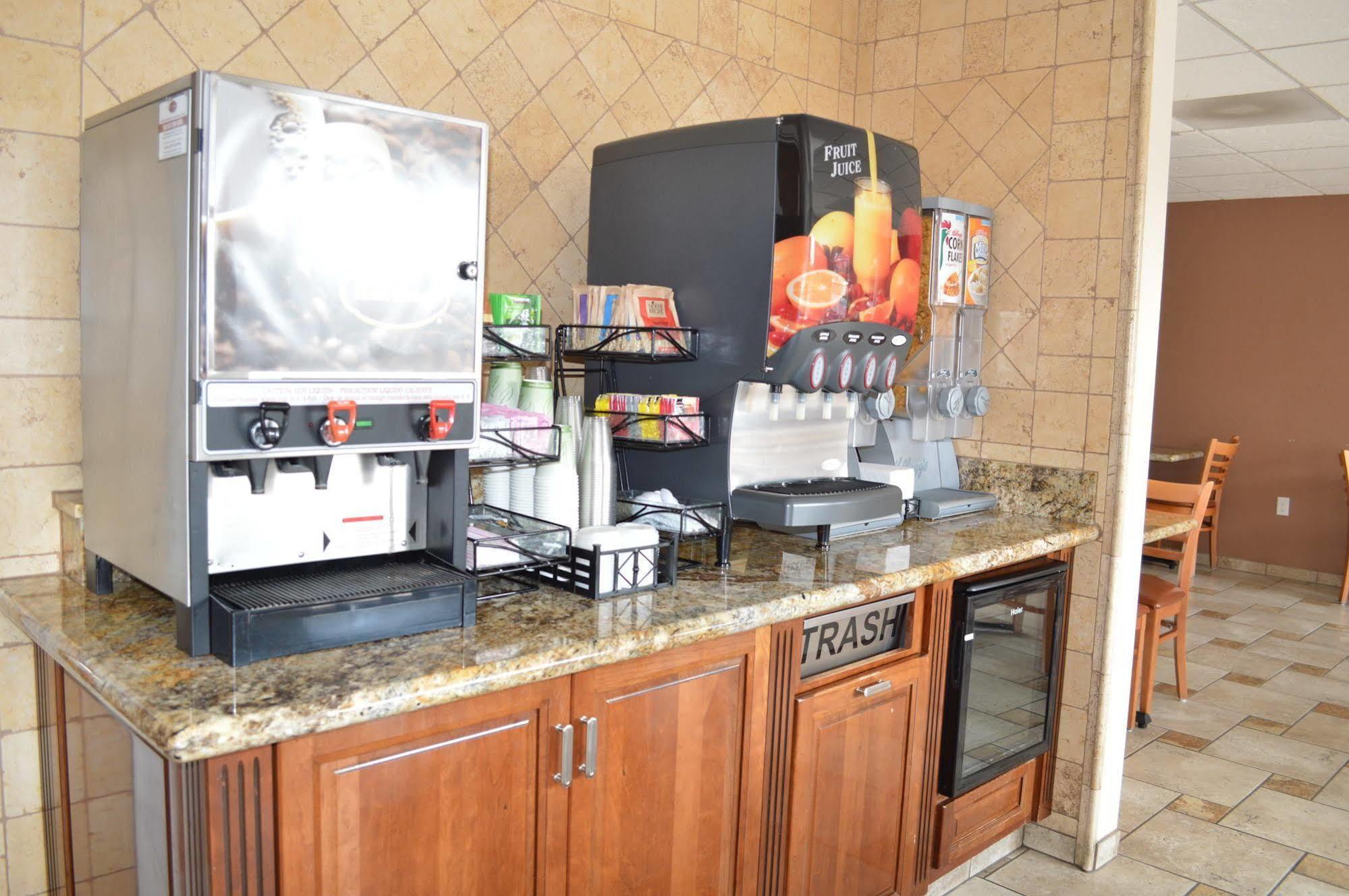 Laurel & Conference Center Hotel Salinas