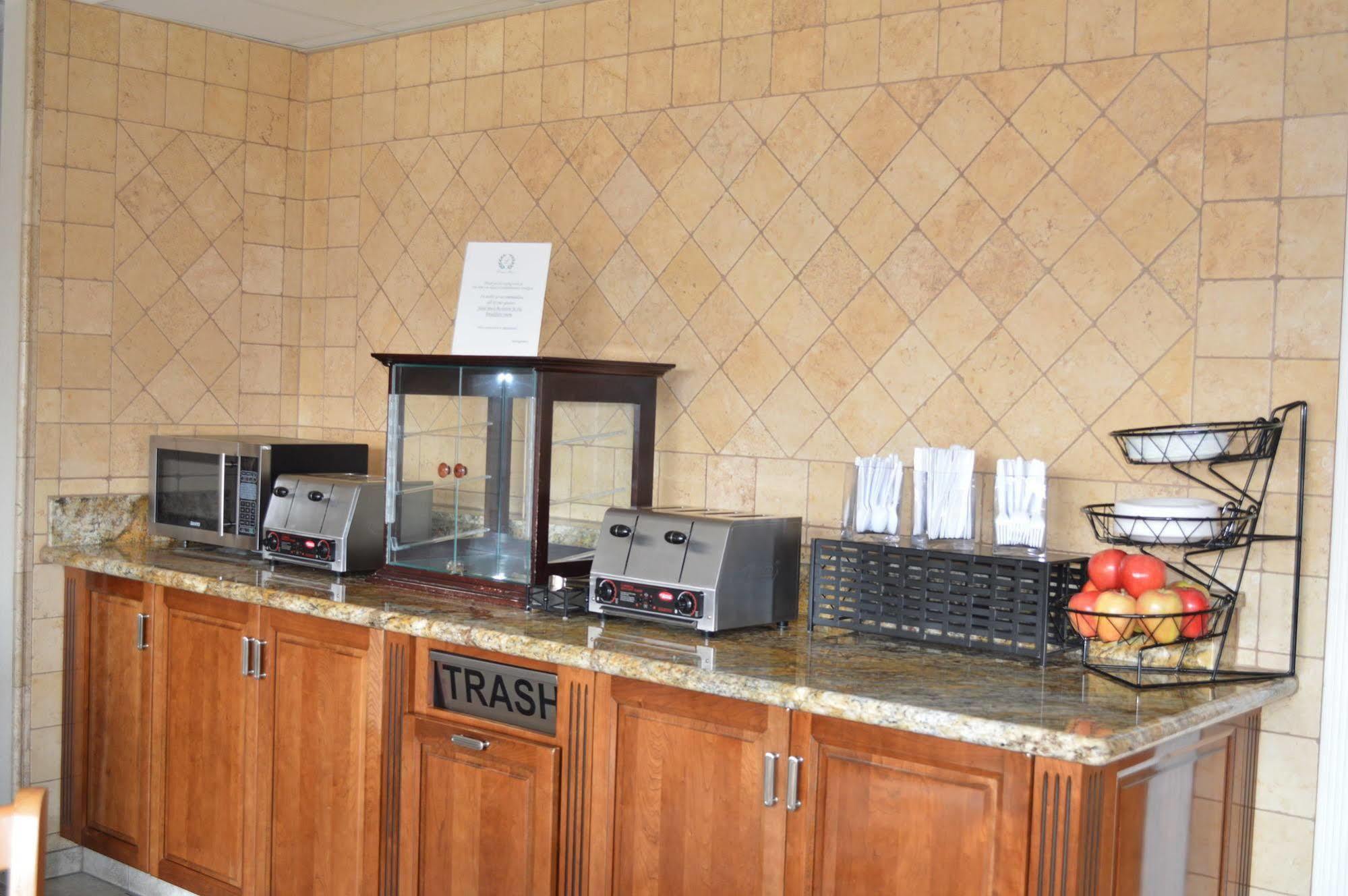 Laurel & Conference Center Hotel Salinas