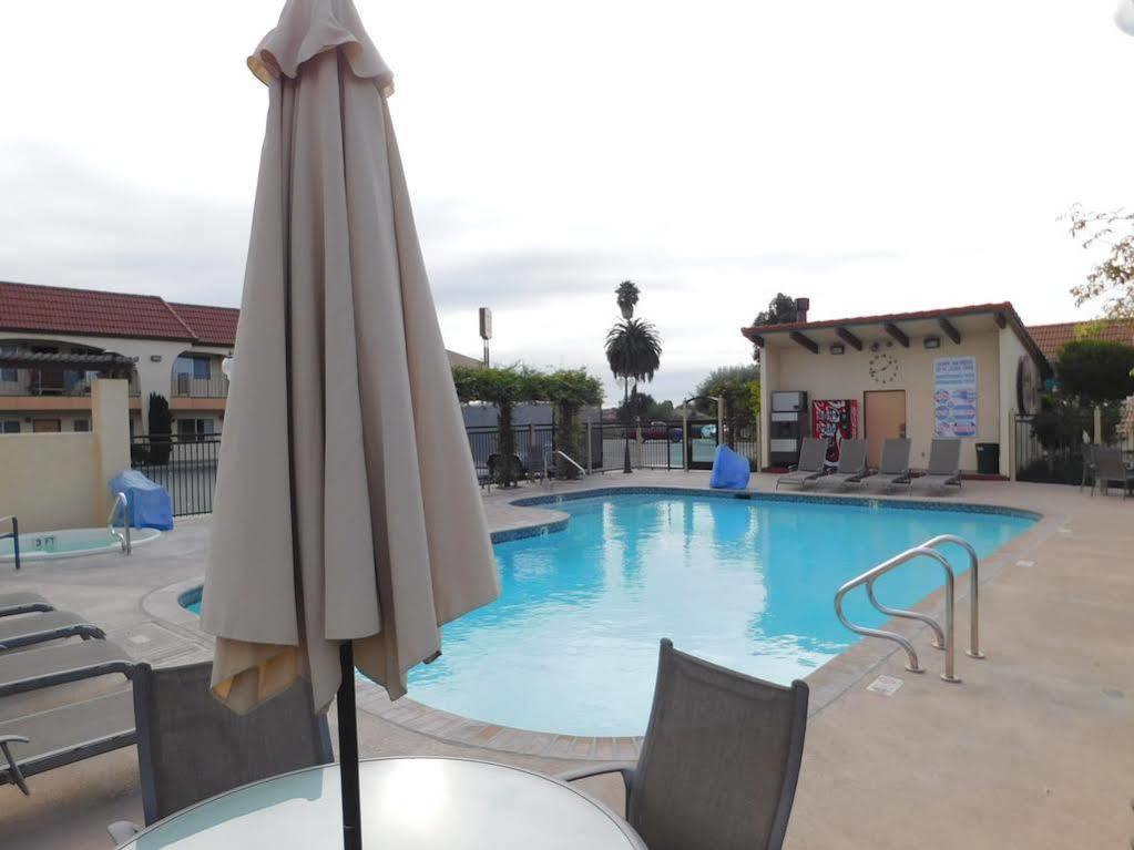 Hotel Laurel & Conference Center 3*