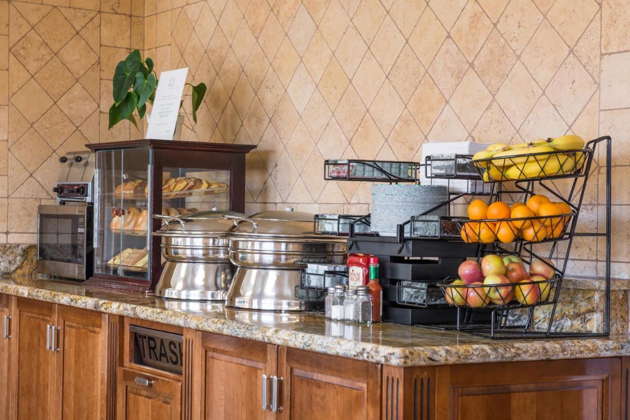 Hotel Laurel & Conference Center 3*