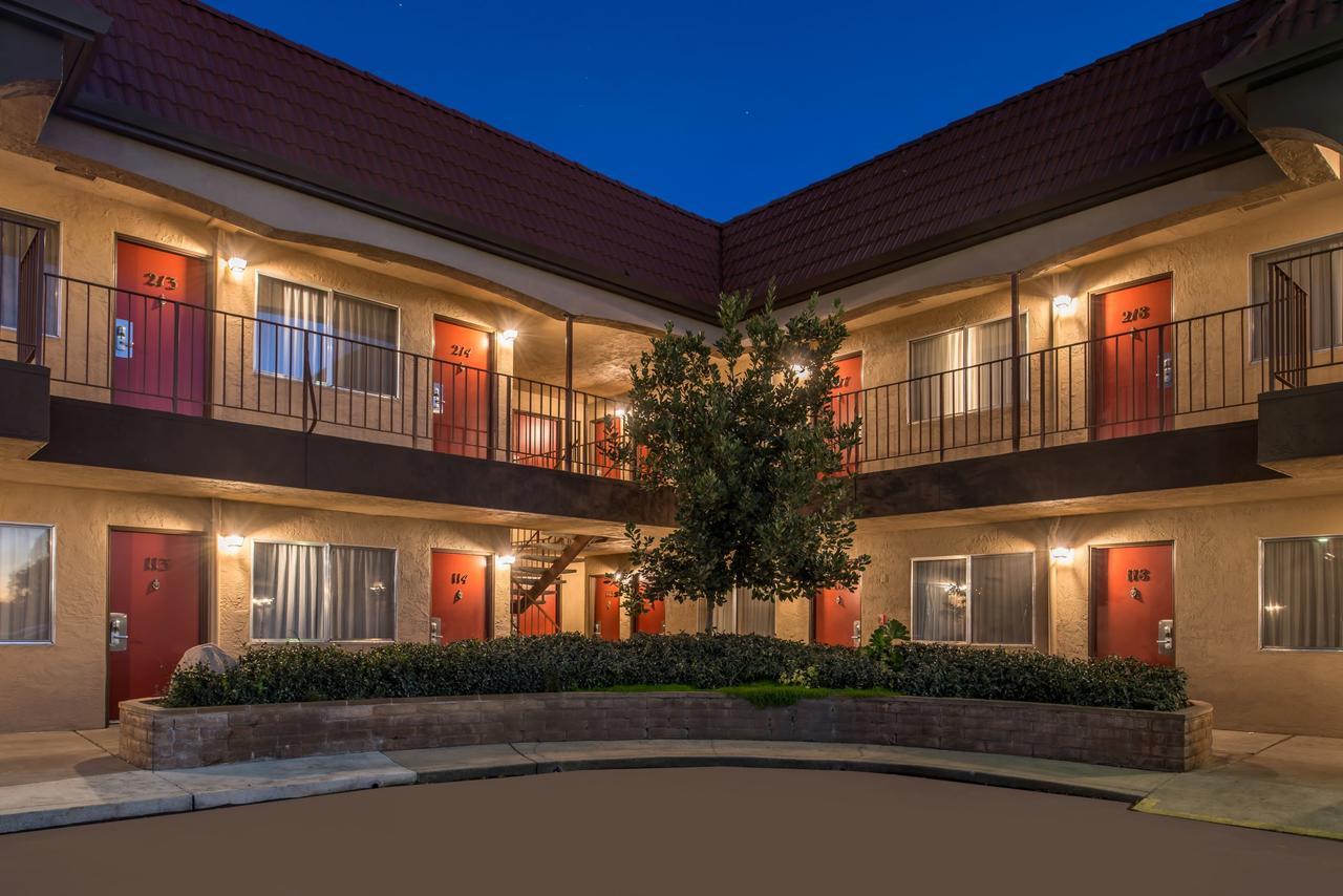 Hotel Laurel & Conference Center