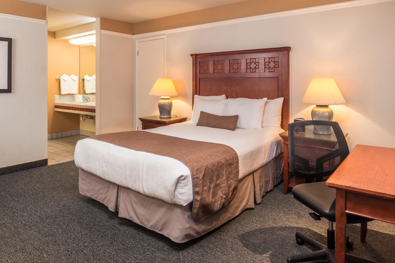 Hotel Laurel & Conference Center