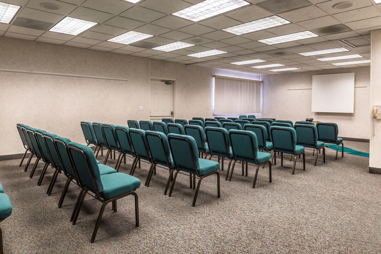 Laurel & Conference Center Hotel Salinas